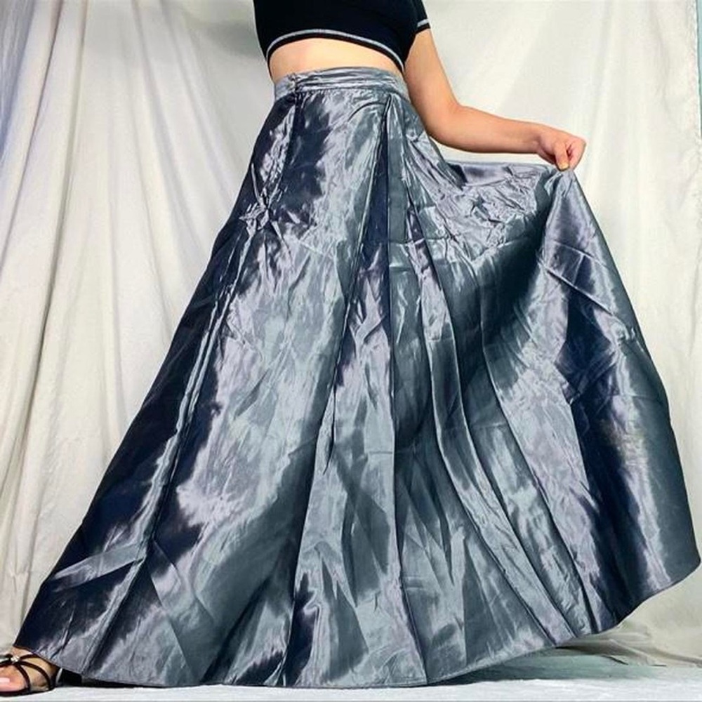 Y2K metallic silver maxi skirt🖤⛓